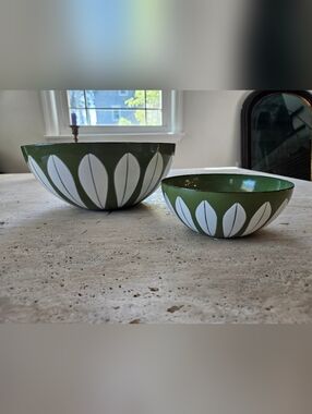 Catherineholm Lotus Nesting Bowls 5.5" And 9.5", Avocado Green & White, Norway